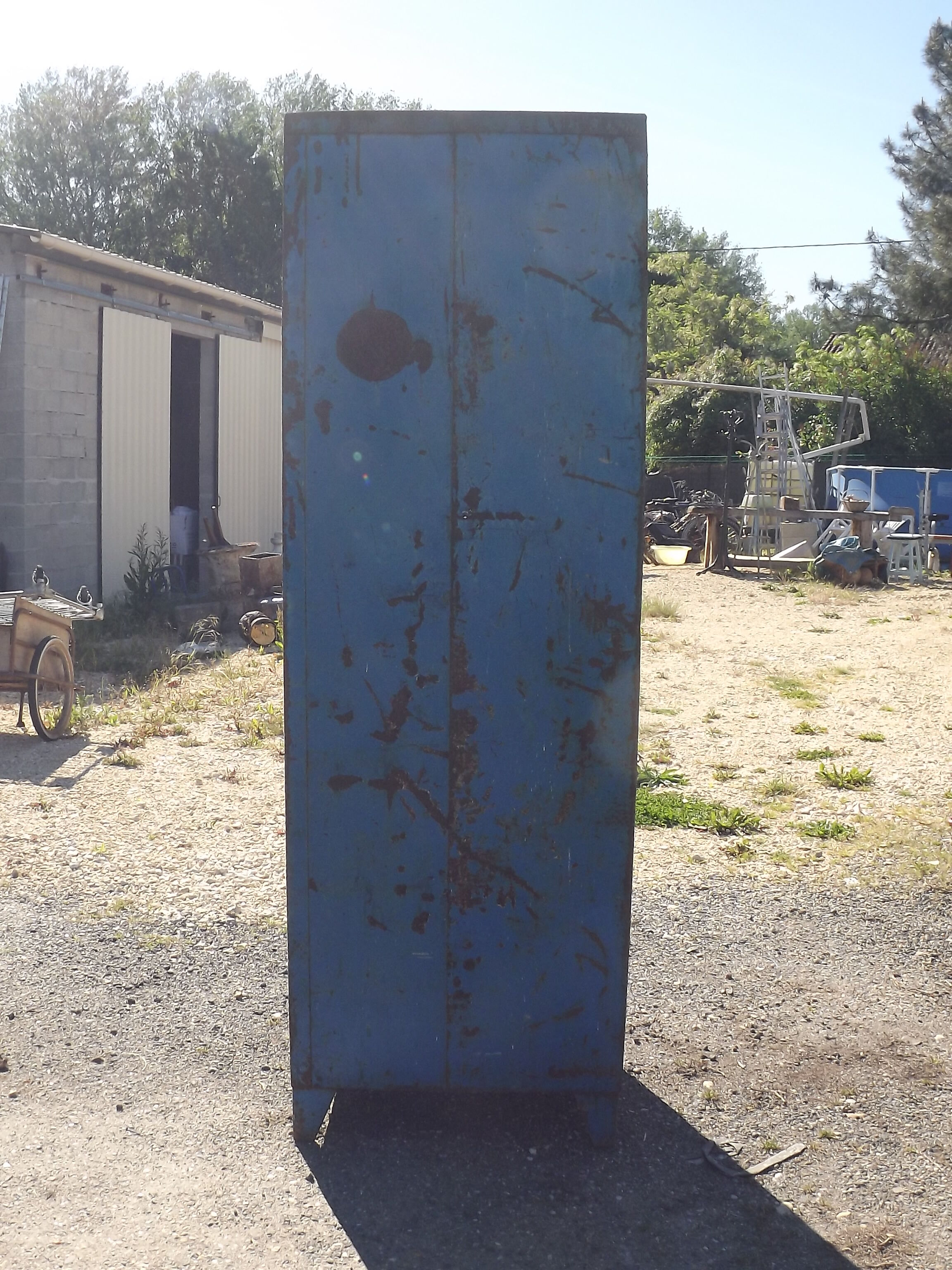 Industrial iron dressing cabinet