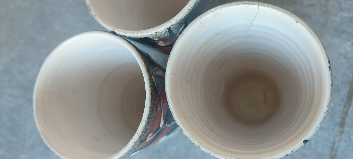 X5 enamelled ceramic mugs with abstract 60s decor
