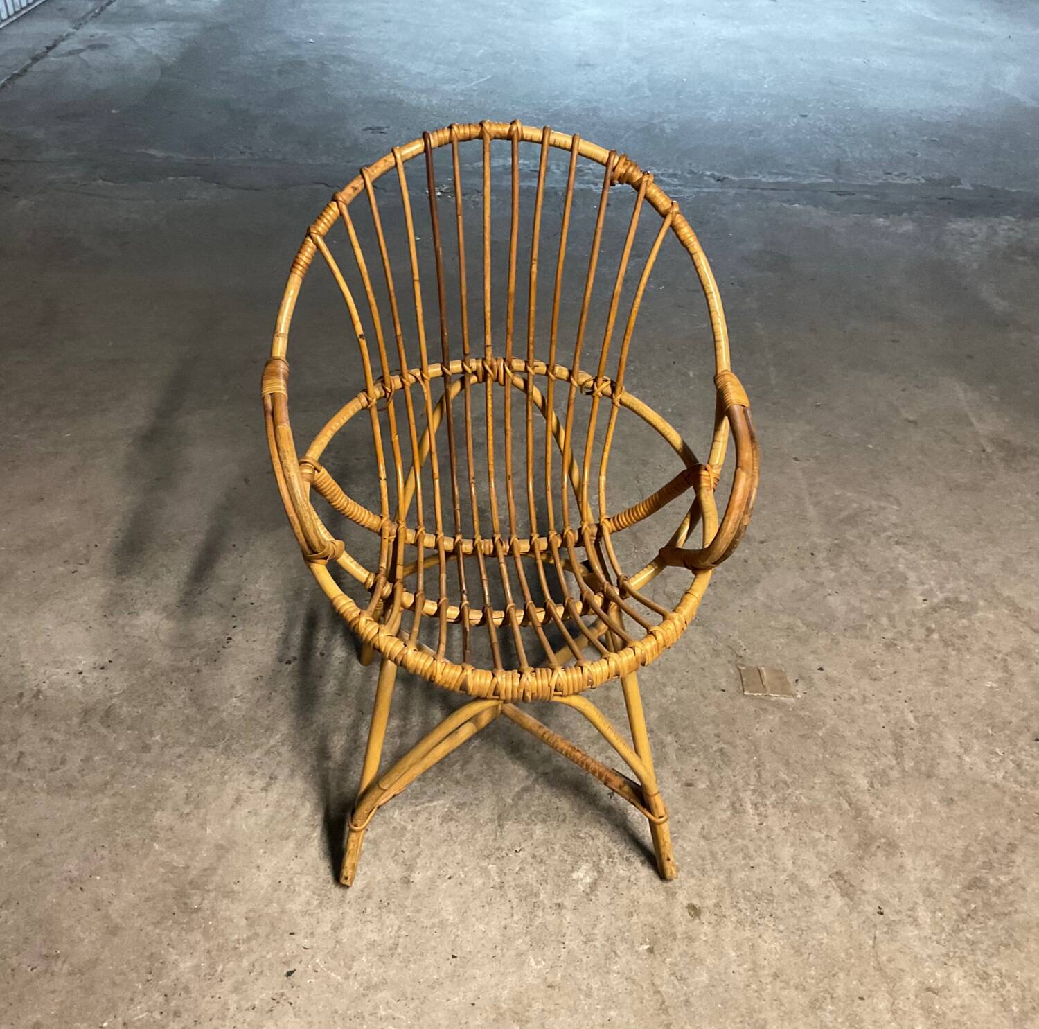 Wicker and rattan shell chair from the 1960s/70s, in very good condition.