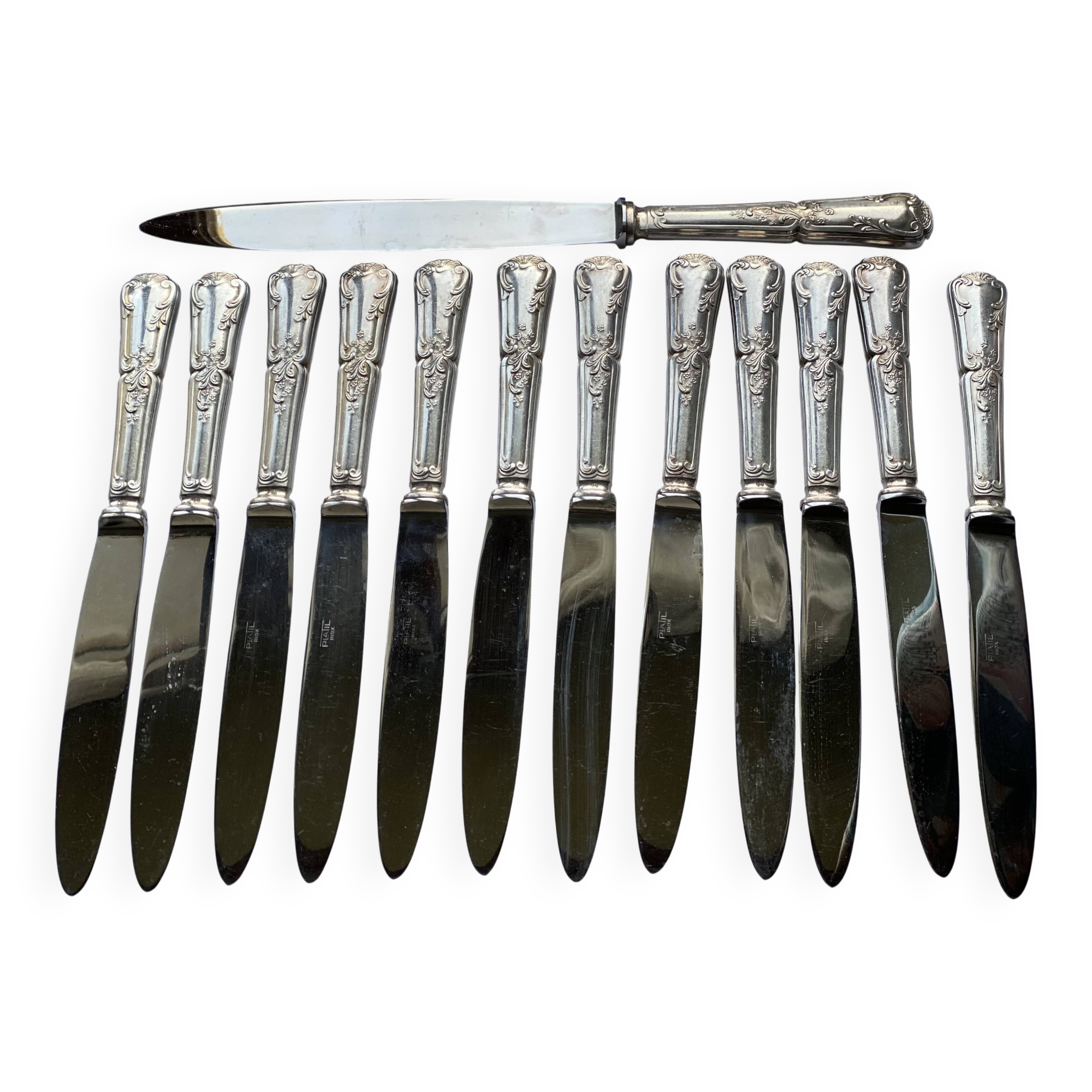 Service de 12 + 1 couteaux de table métal argenté art nouveau