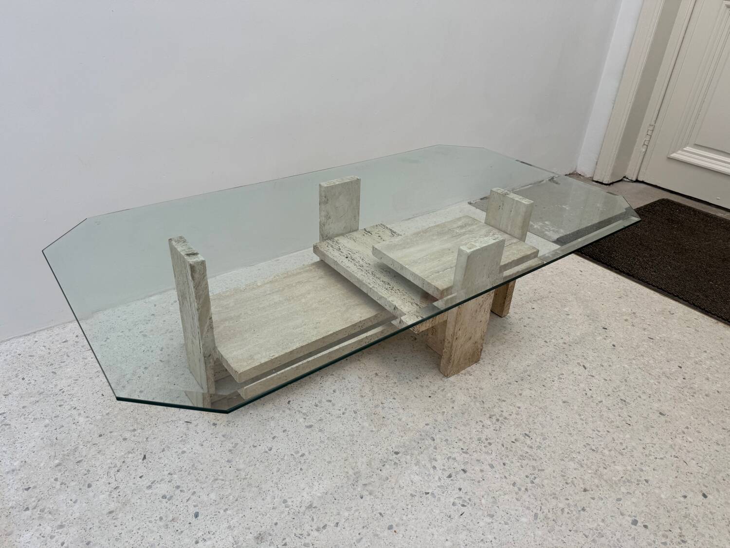 Table basse brutaliste en travertin, 1970