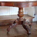 Oval pedestal table on tripod