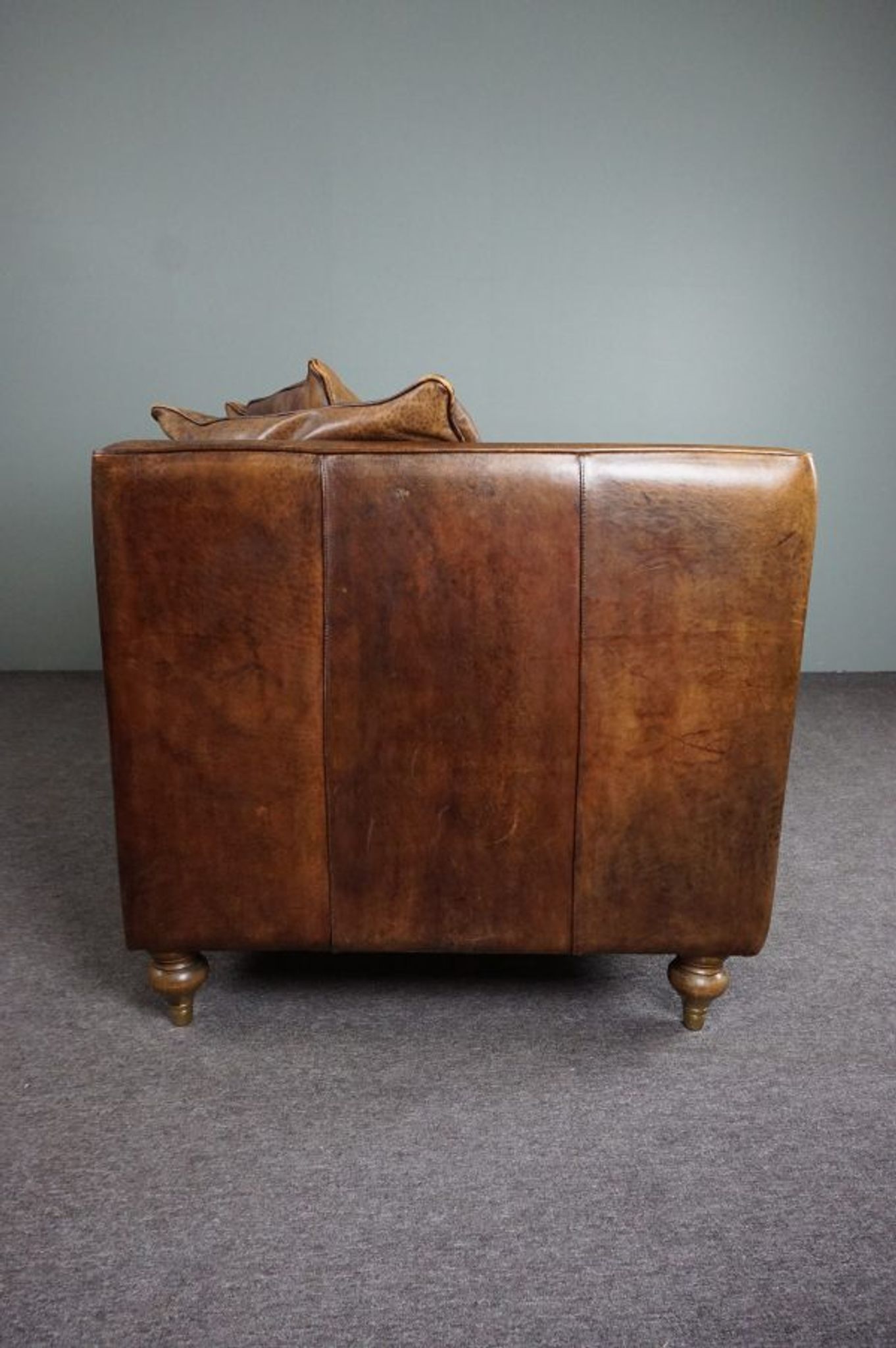 Contemporary classic sofa in sheepskin 2.5 seats