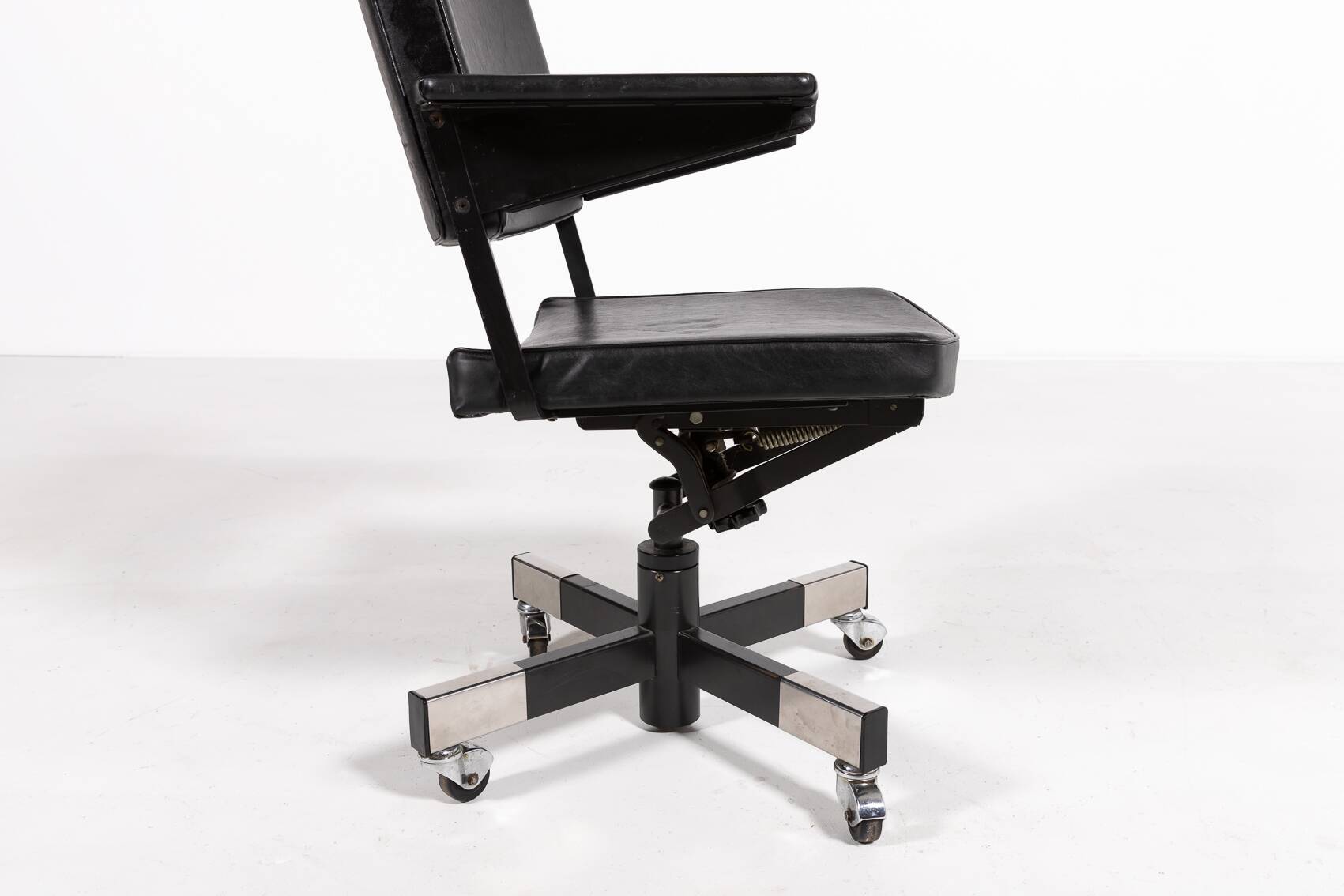 Gispen desk chair Model 1637 by AR Cordemeyer