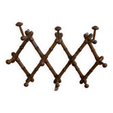 Accordion coat rack