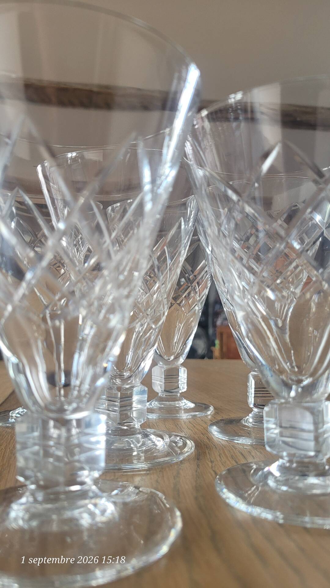 6 verres à pied en verre gravé