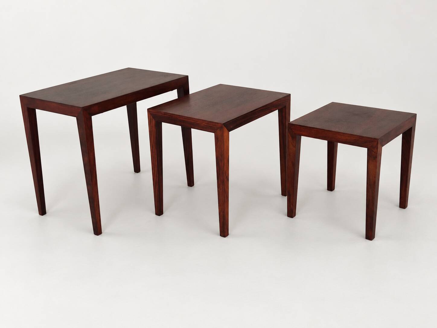 Tables gigognes en palissandre par Severin Hansen, Haslev Møbelsnedker Danemark années 60.