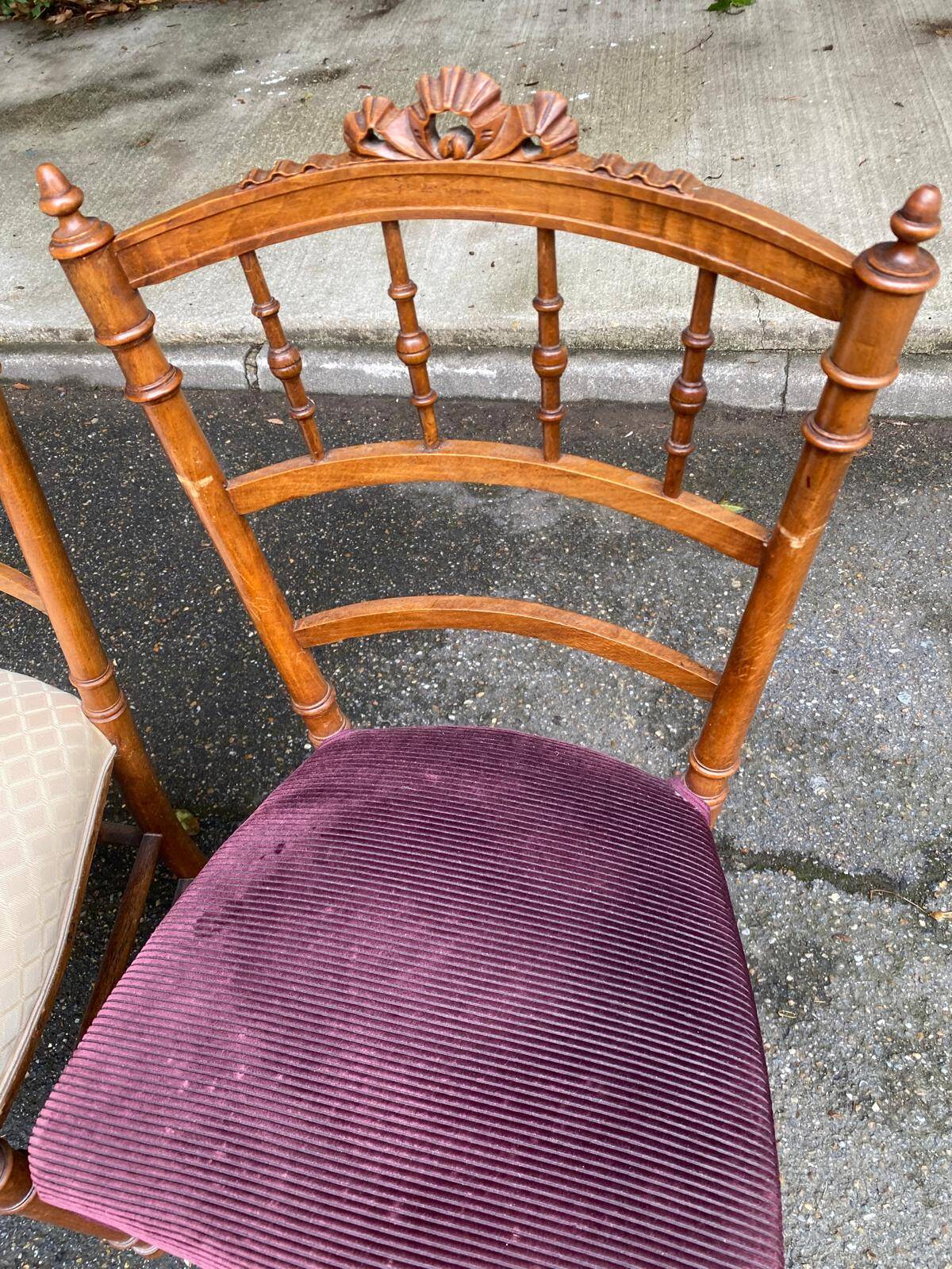 2 Napoleon III chairs in solid wood and velvet fabric