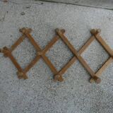 Wooden accordion coat rack
