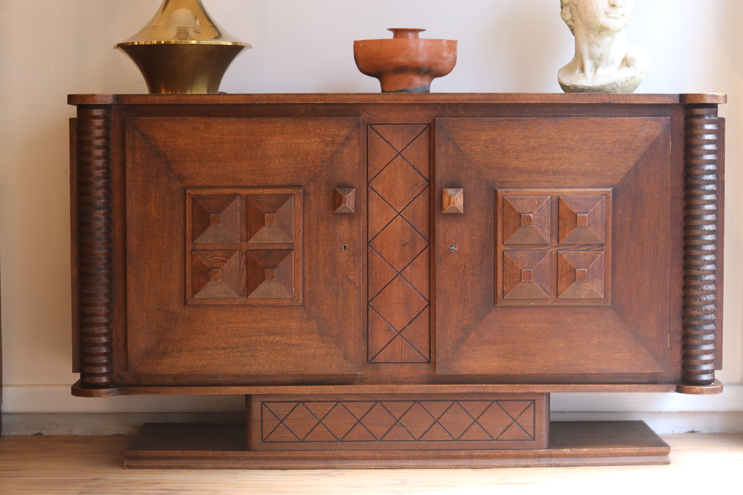 Buffet art déco, travail français vers 1940, dans l’esprit de Charles Dudouyt