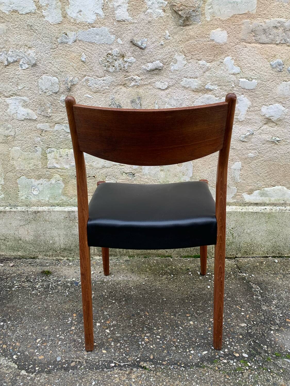 Vintage Scandinavian chairs in wood and leatherette restored