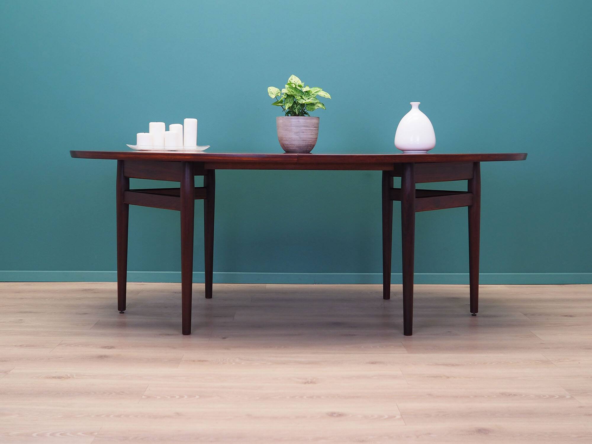 Oval rosewood table, 1950s, Danish design, designer: Arne Vodder, productio