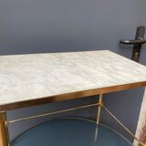 Table d'appoint en marbre et laiton