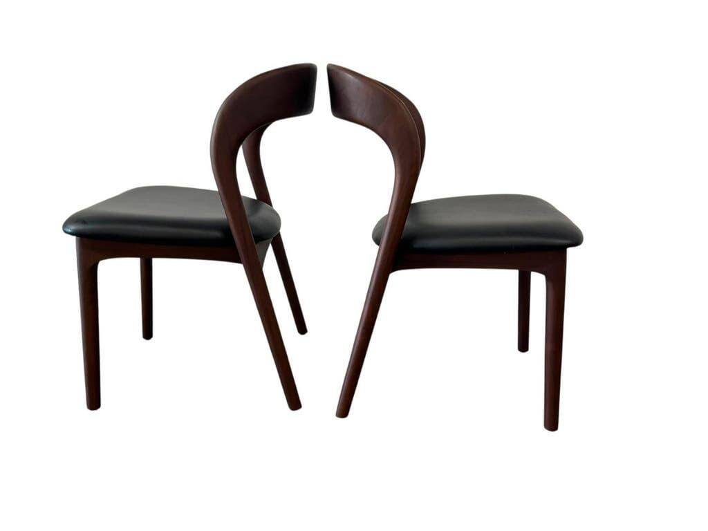 2 chaises en bois massif