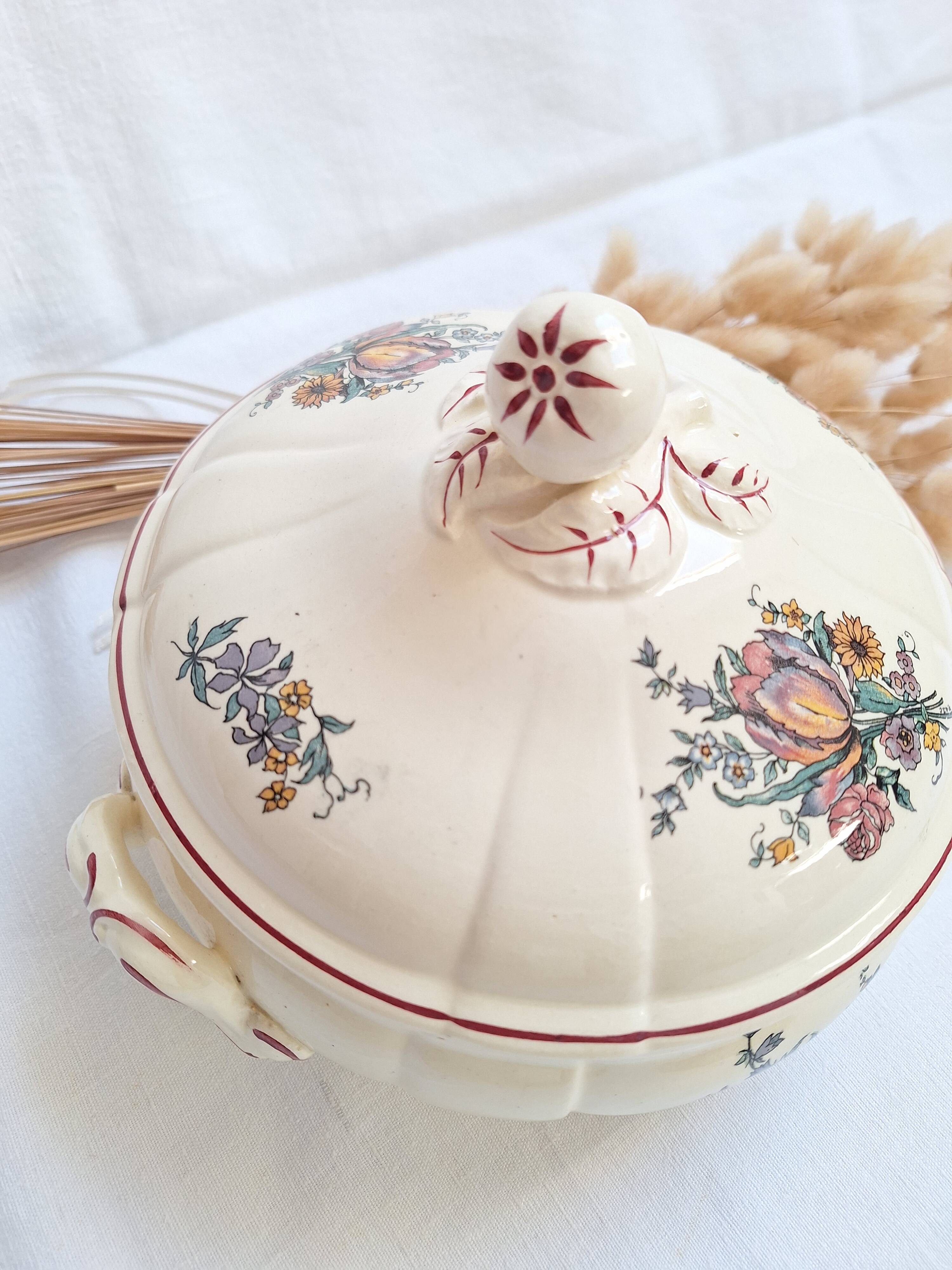 Soup tureen / Vegetable dish Digoin Sarreguemines Model Lorraine
