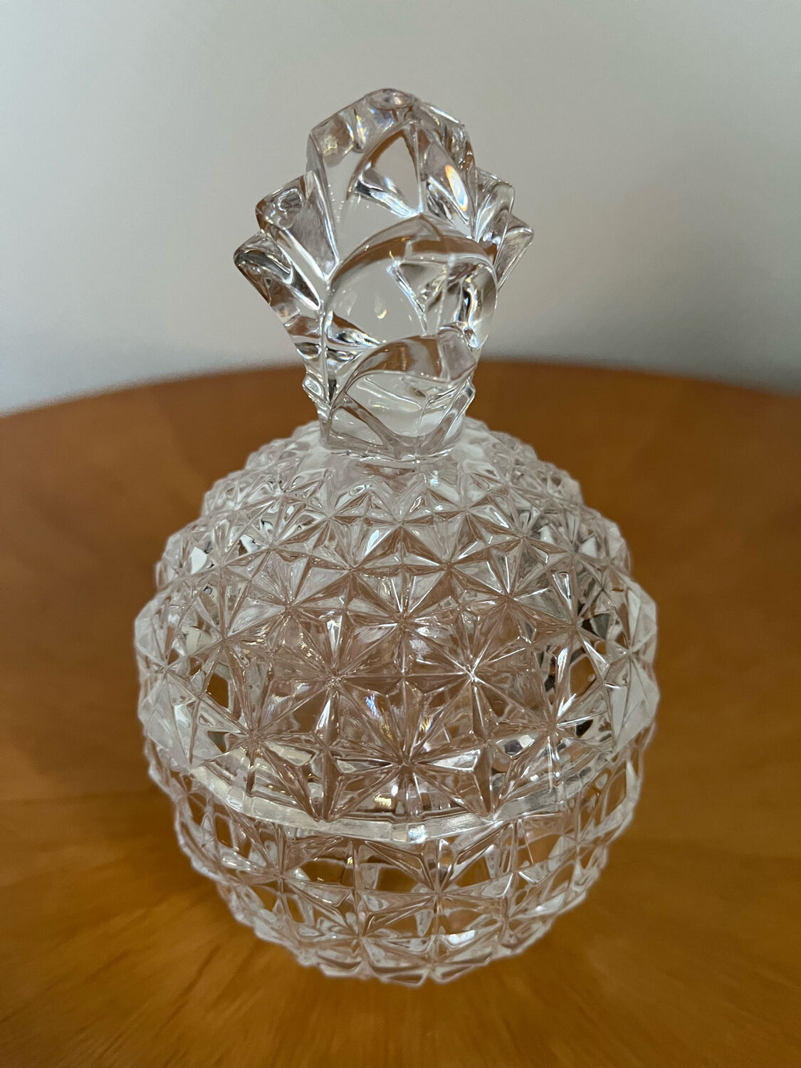 Pineapple candy box vintage
