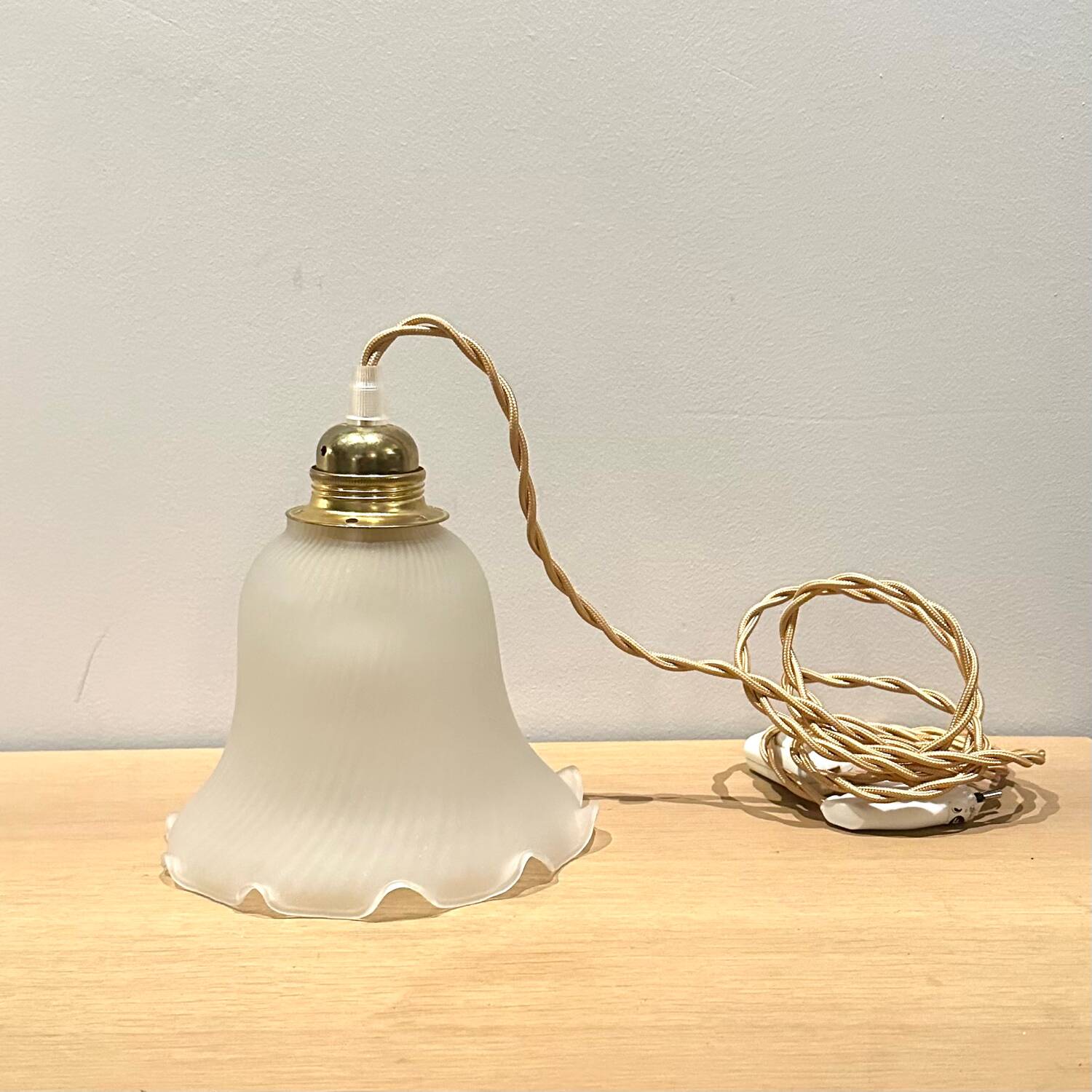 Vintage tulip portable lamp