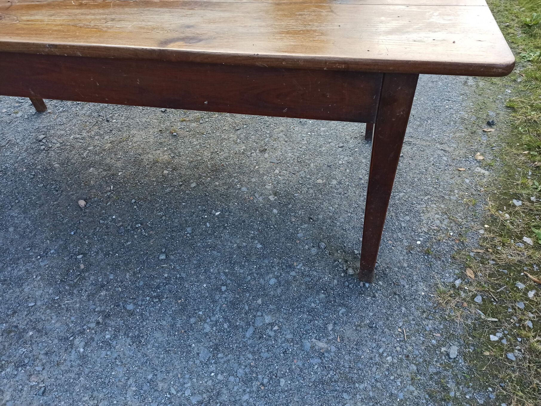 Limousin limousine farm table