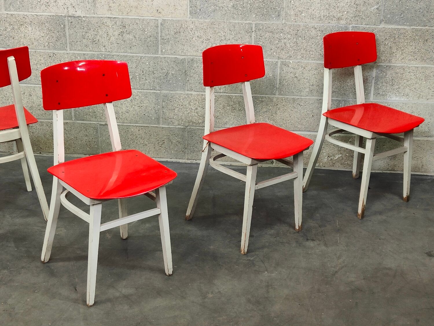 Set of 5 chairs TON Bystrice (Thonet) red and white 1960