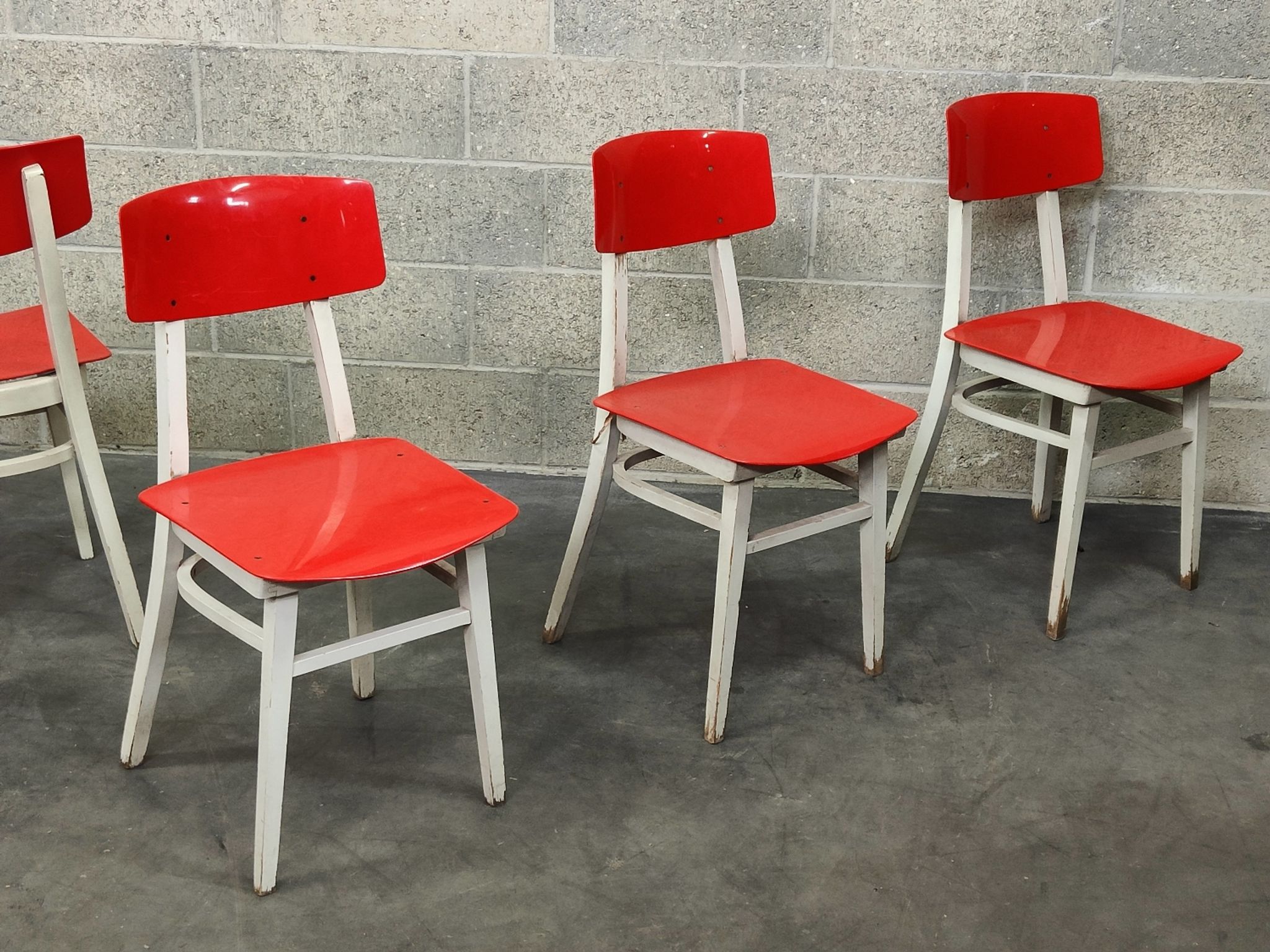 Set of 5 chairs TON Bystrice (Thonet) red and white 1960