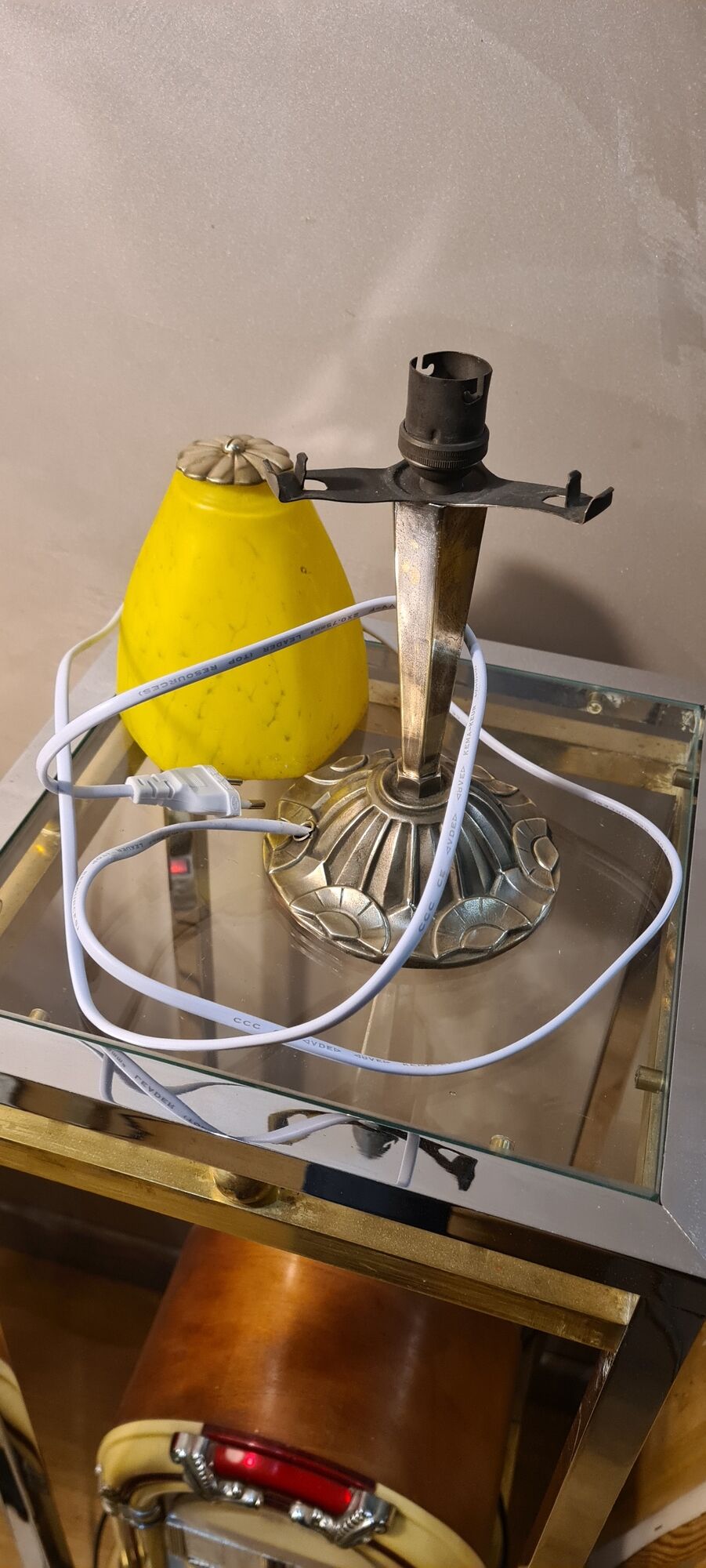Art Deco lamp, with pretty yellow tulip in glass paste