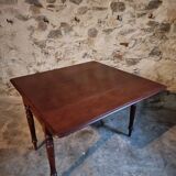 Antique English drop-leaf table in mahogany, late 19th century.