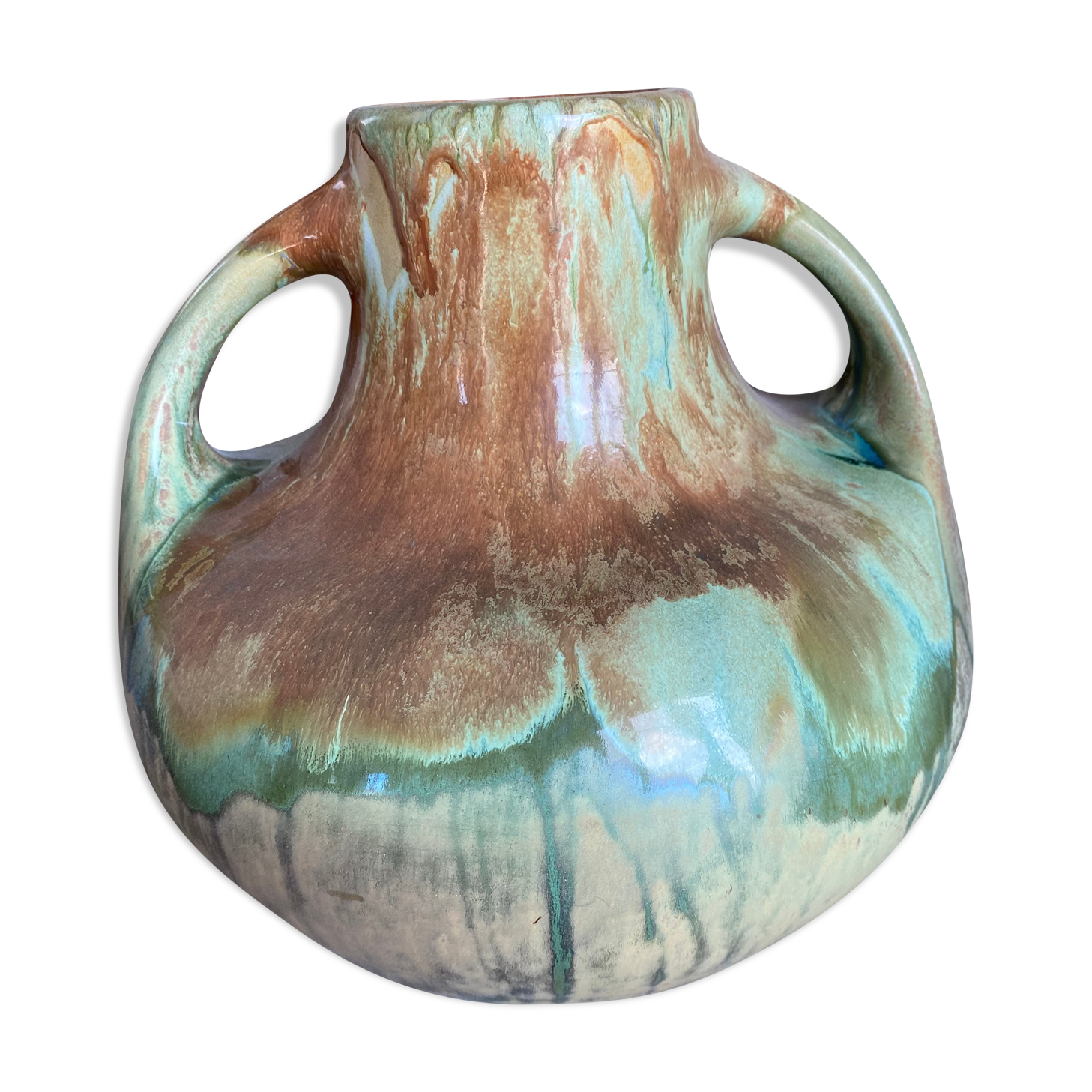 Ceramic vase with handle