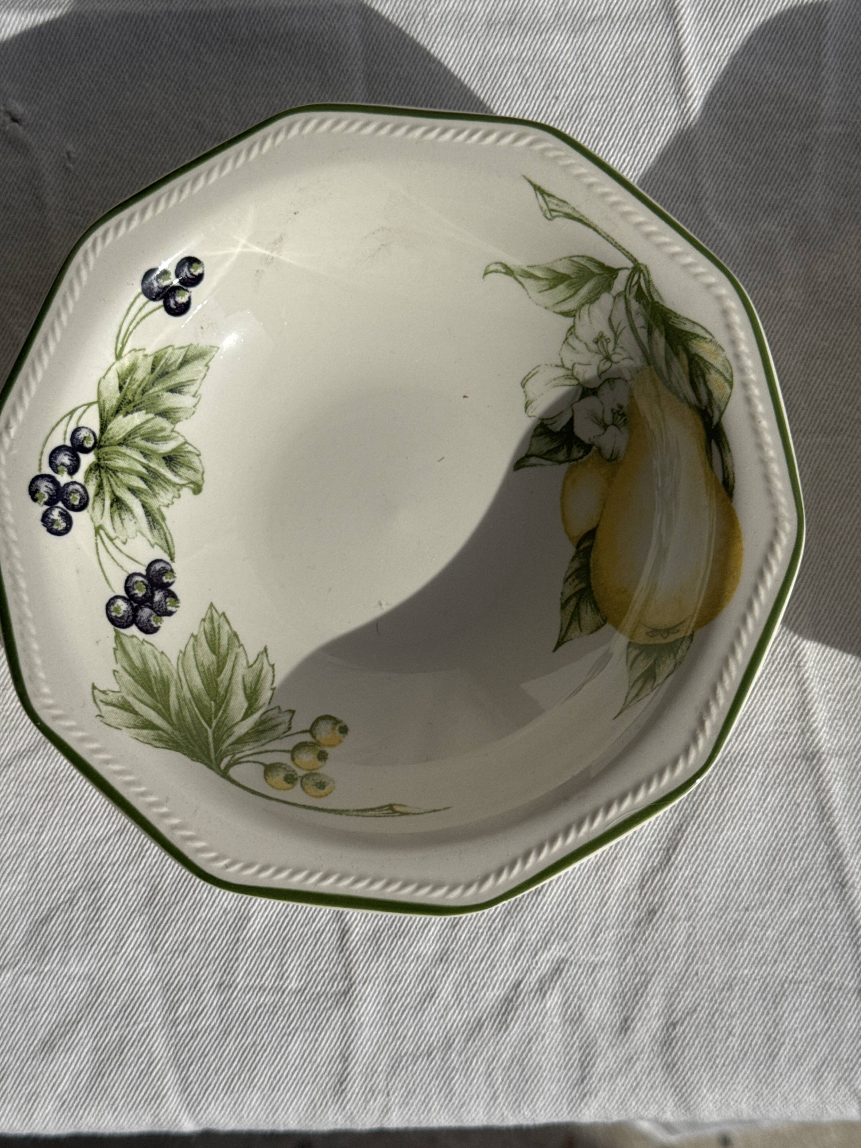 Set of 11 fruit-patterned bowls The Chartwell Collection England D17