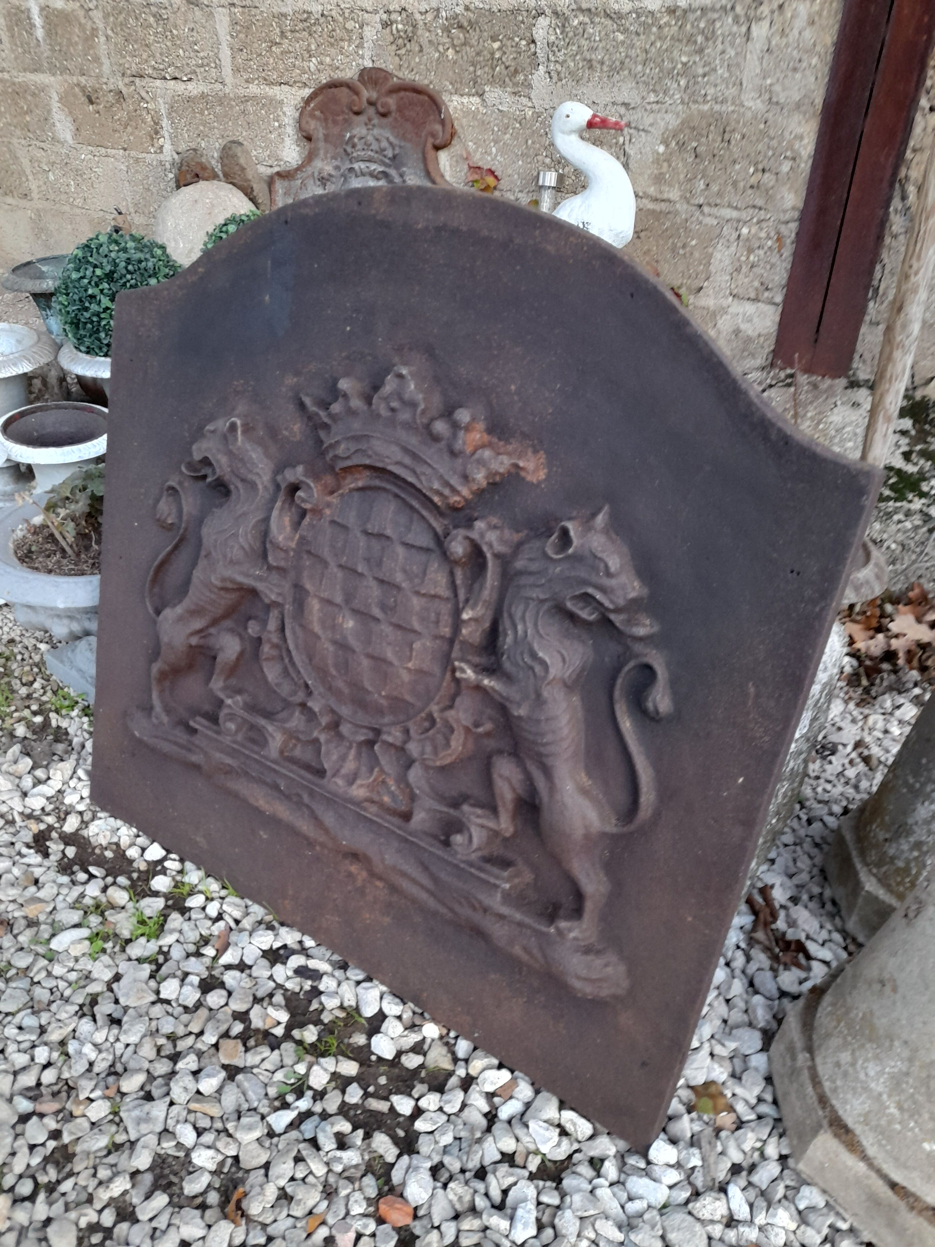 Plaque of chimney in fonte decorations with lions