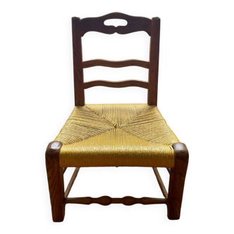 Chaise basse en bois et paille tressée