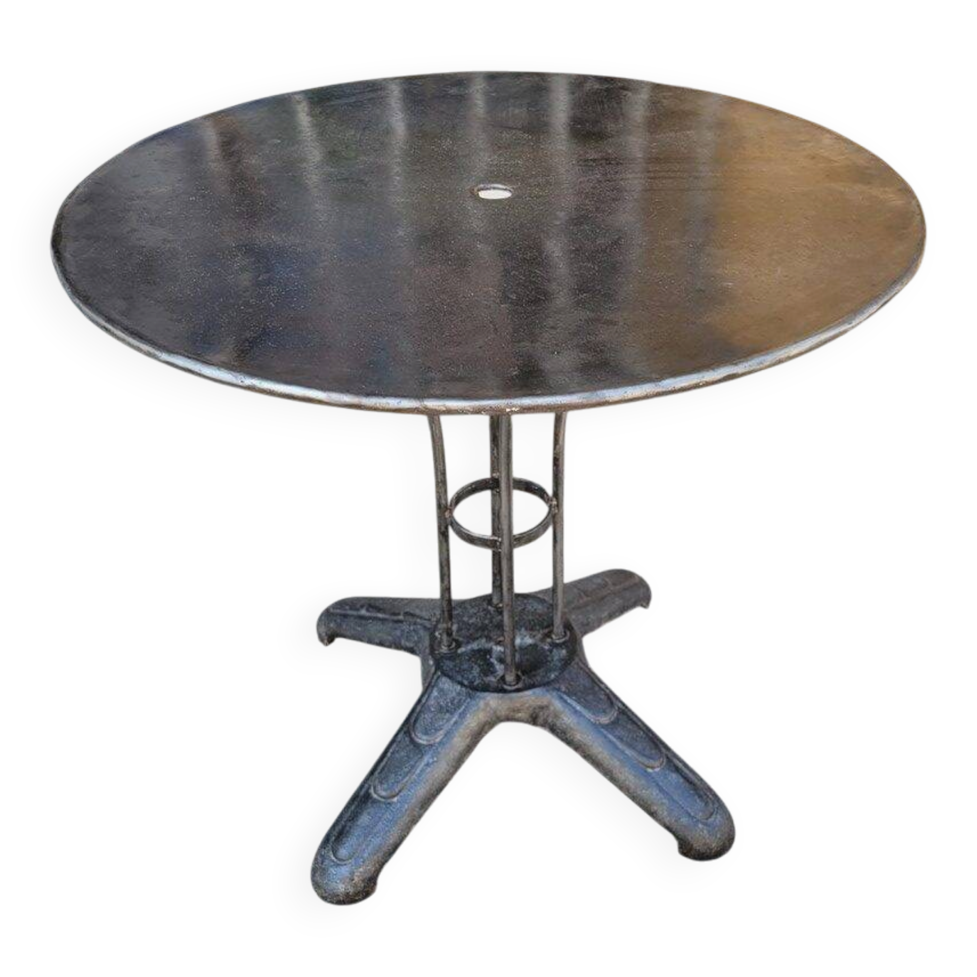 Round garden table