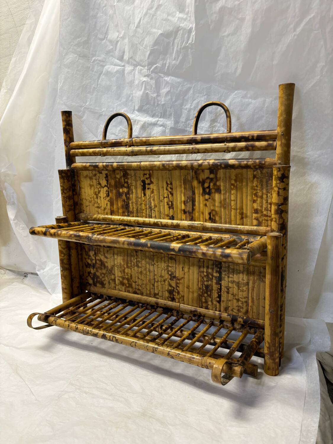 Foldable rattan shelf