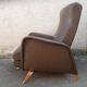 Fauteuil en simili cuir de couleur brun
