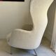 FRITZ HANSEN - Fauteuil Ro Tissu Bouclette Pieds en Aluminium