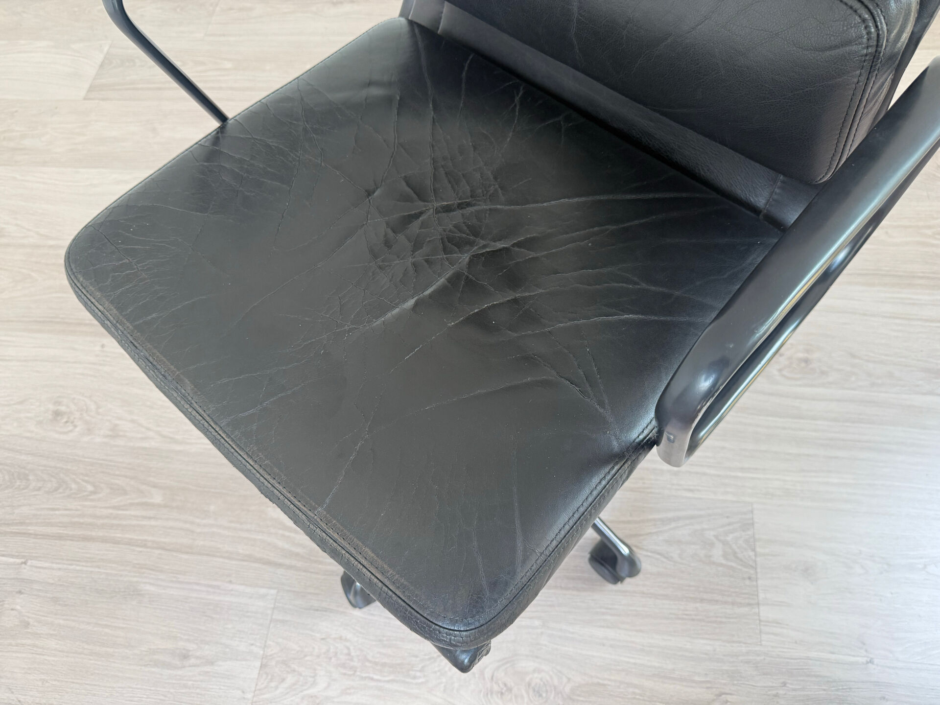 Fauteuil de bureau Eames Vitra EA 227 années 70