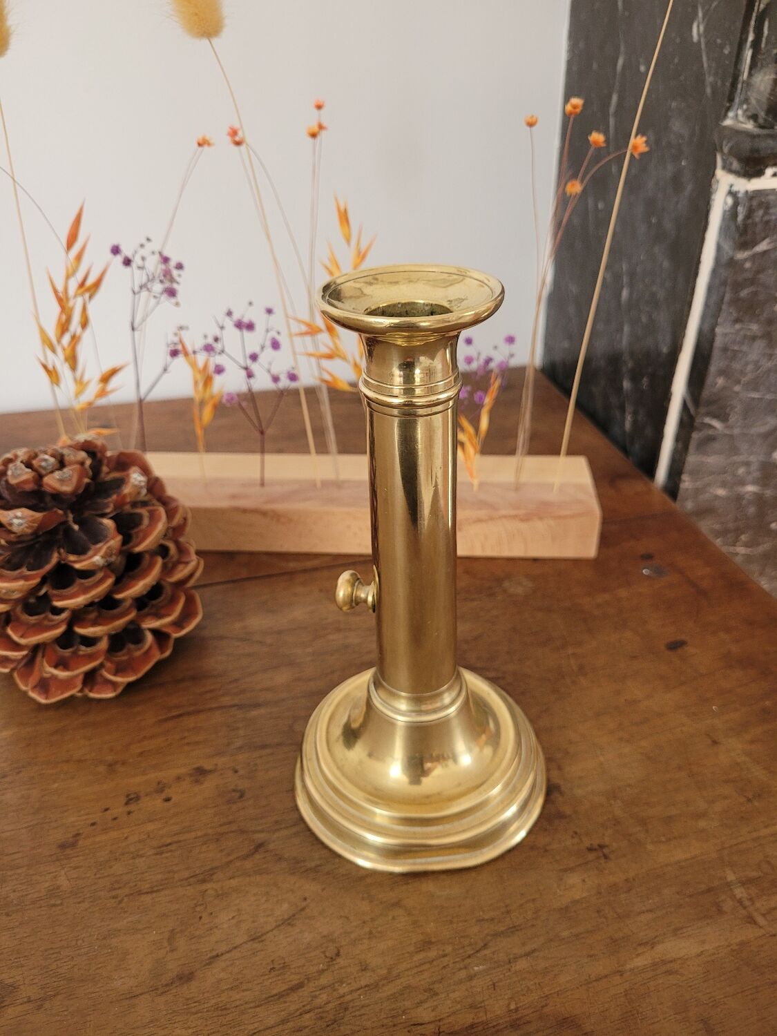 Push candle holder with tiered base no. 1
