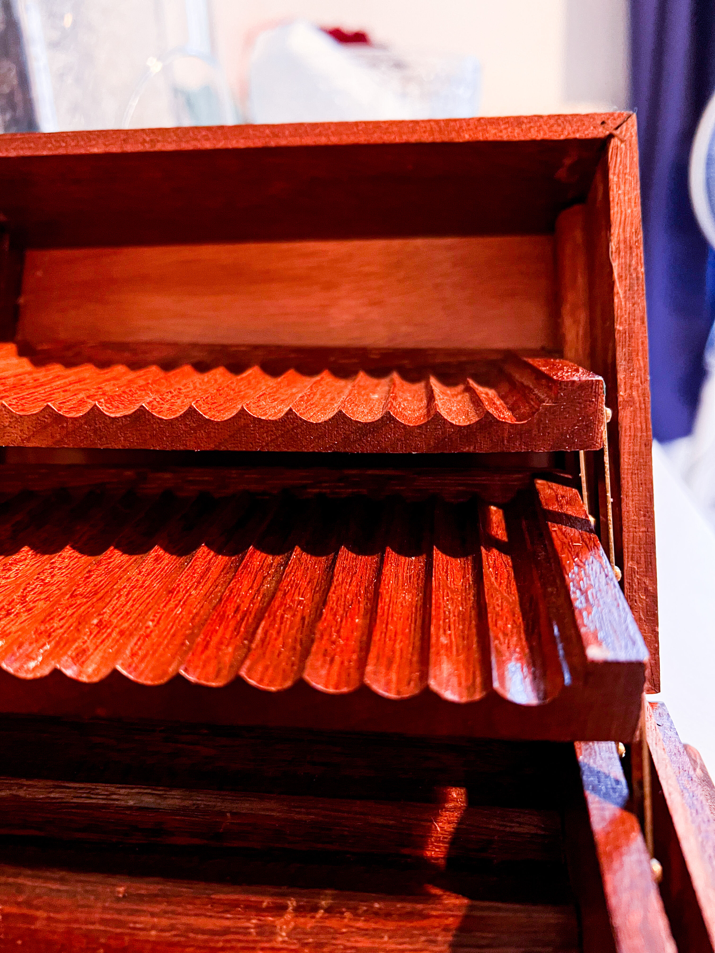 Cigarette and cigar box