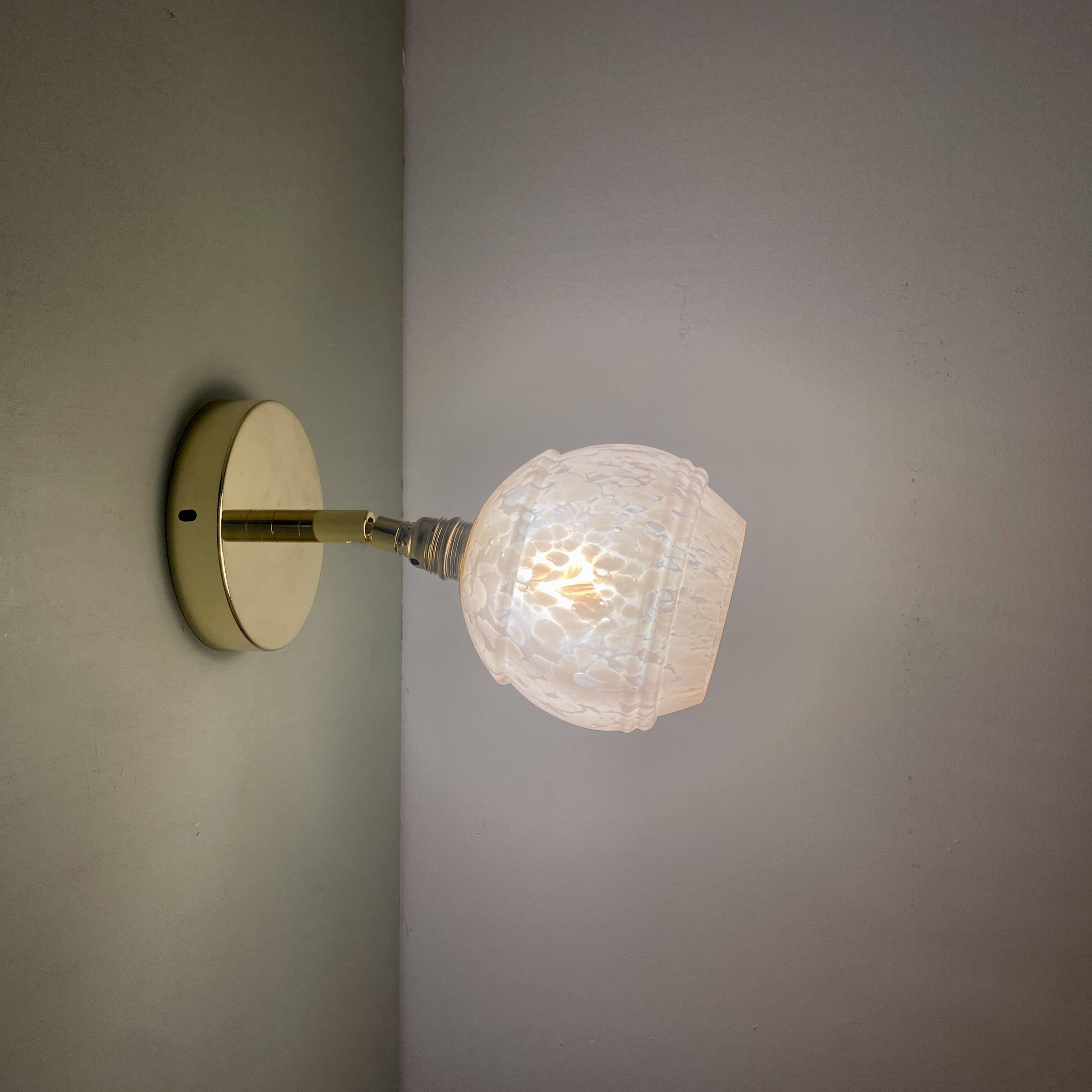 Vinatge tulip wall light in pink CLichy glass