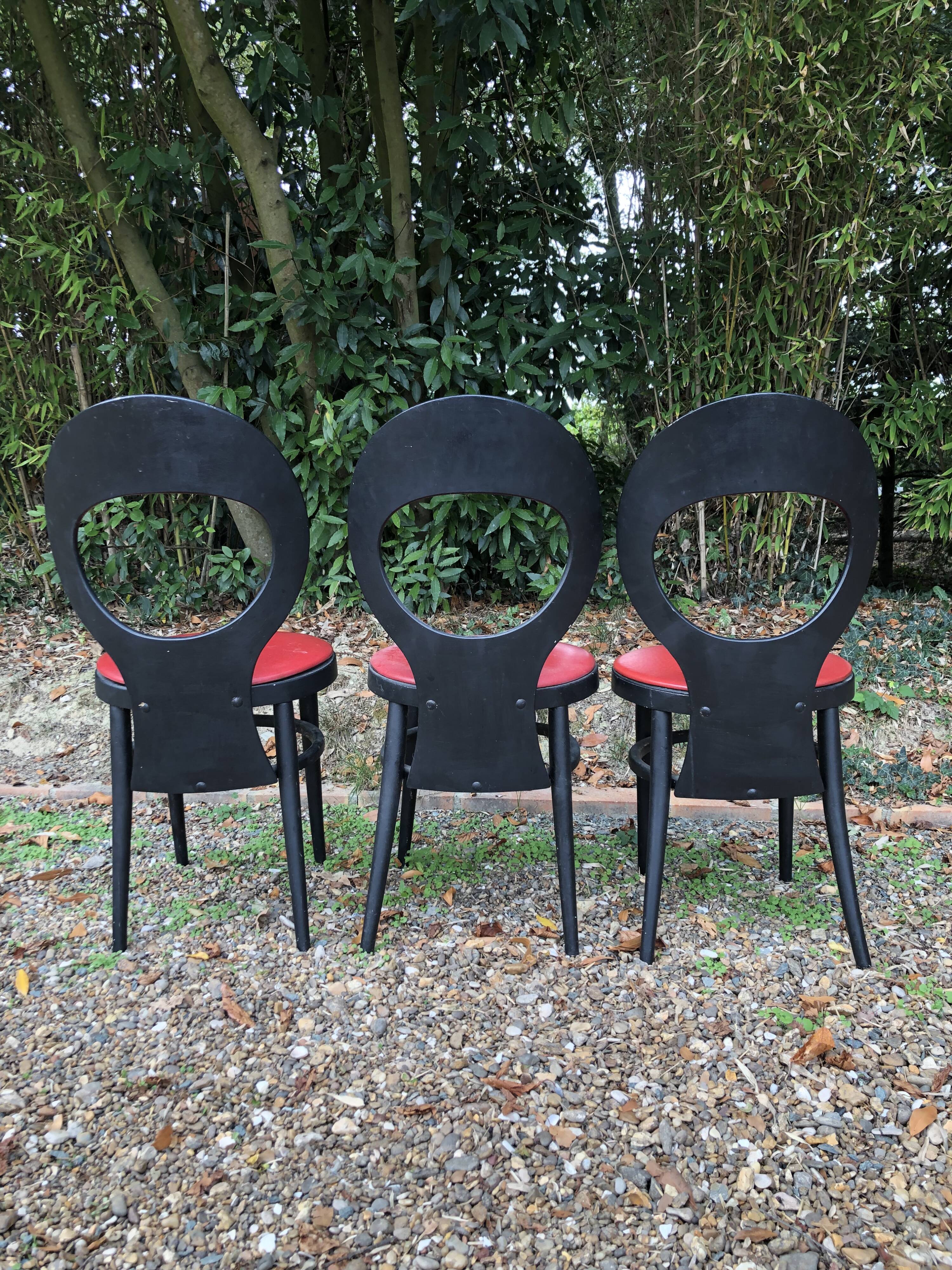 6 vintage Baumann seagull model chairs, black lacquered with red Skai seats.