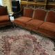 Salon baroque en velours bordeaux et bois