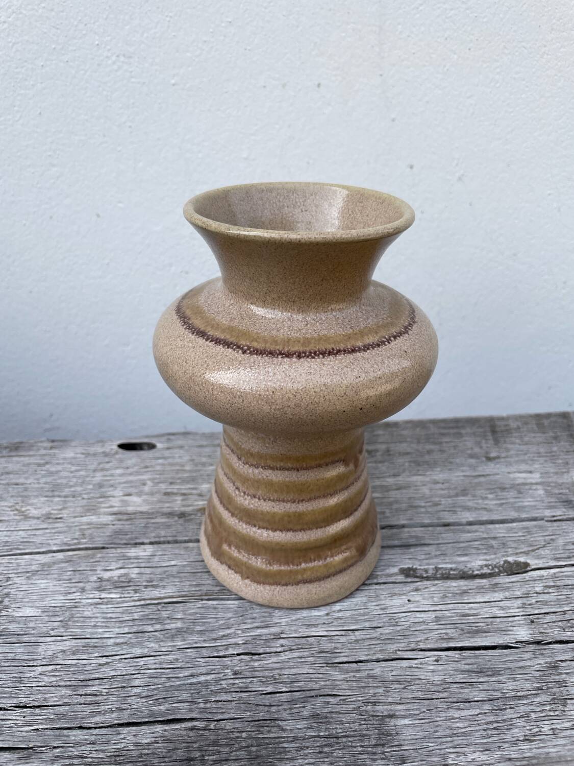 Vase en grès beige 1970