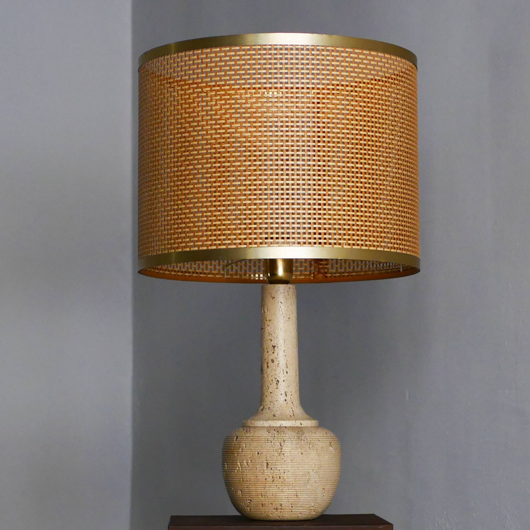 Large table lamp in travertine - Attributed to Mannelli production