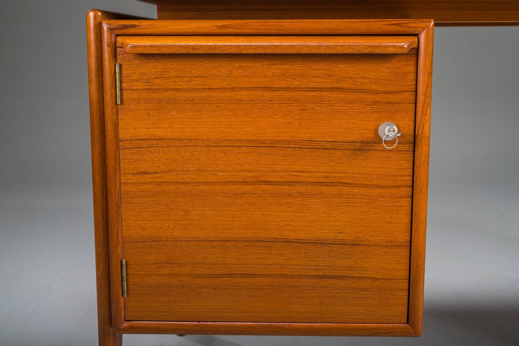 Mid-century modern teak freestanding desk from GV Møbler, 1960s