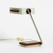 Lampe de table en métal léger en teck Kaiser Leuchten des années 1960.