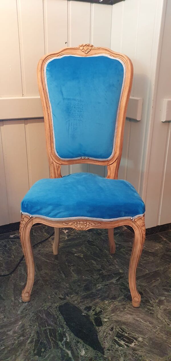 Chaise bleue
