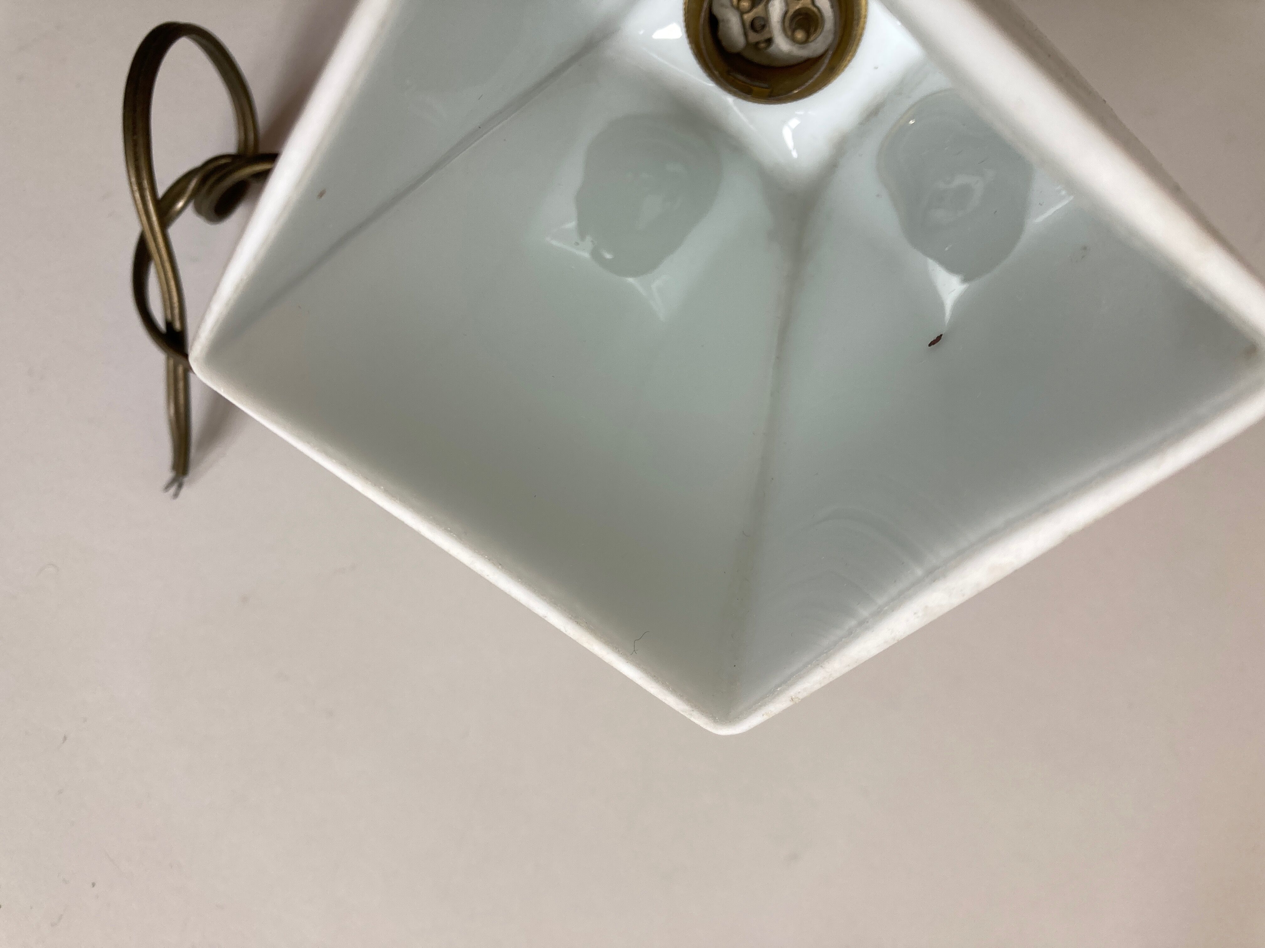Suspension de salle de bain art déco  moderniste en opaline