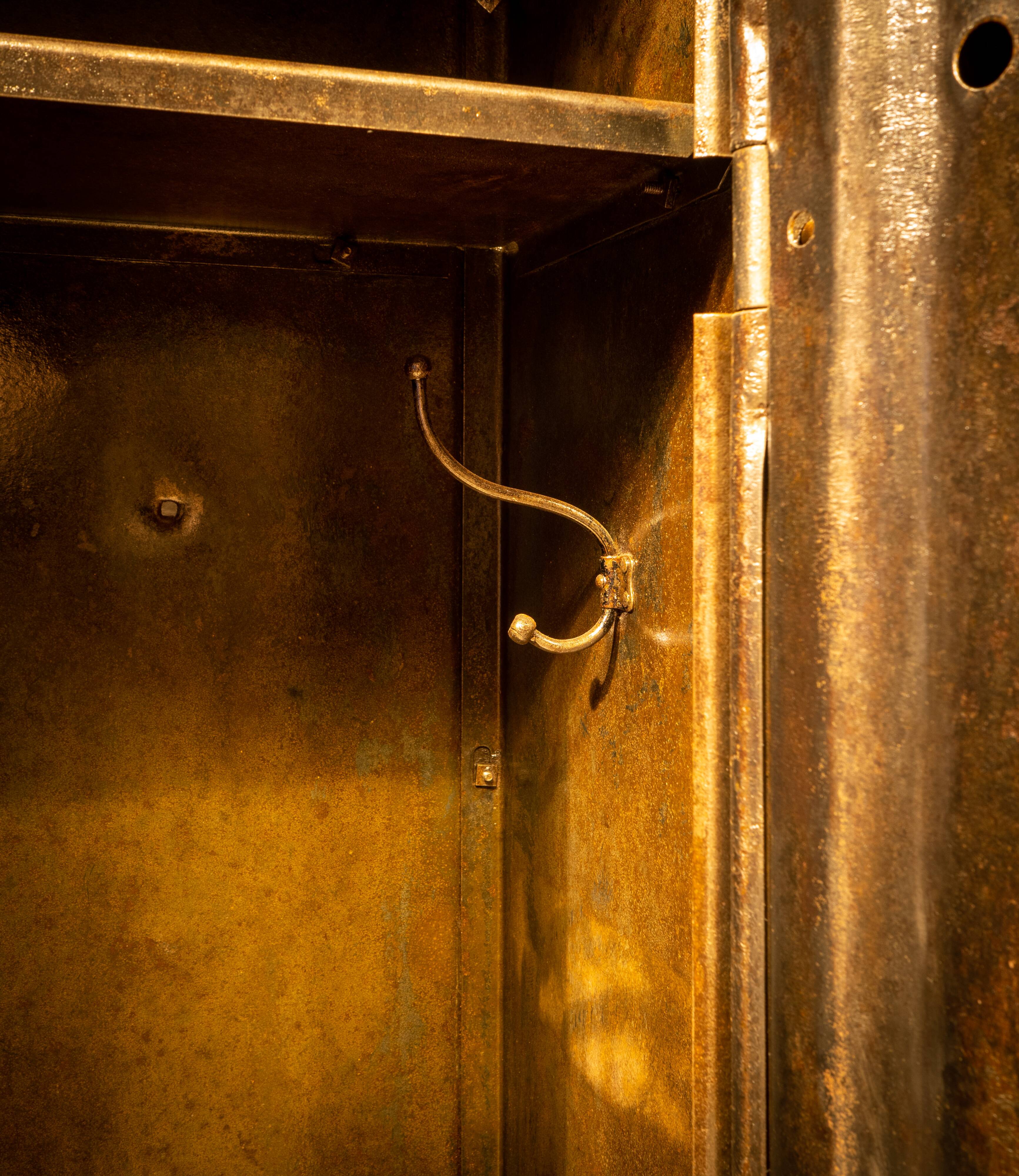 Armoire industrielle noire