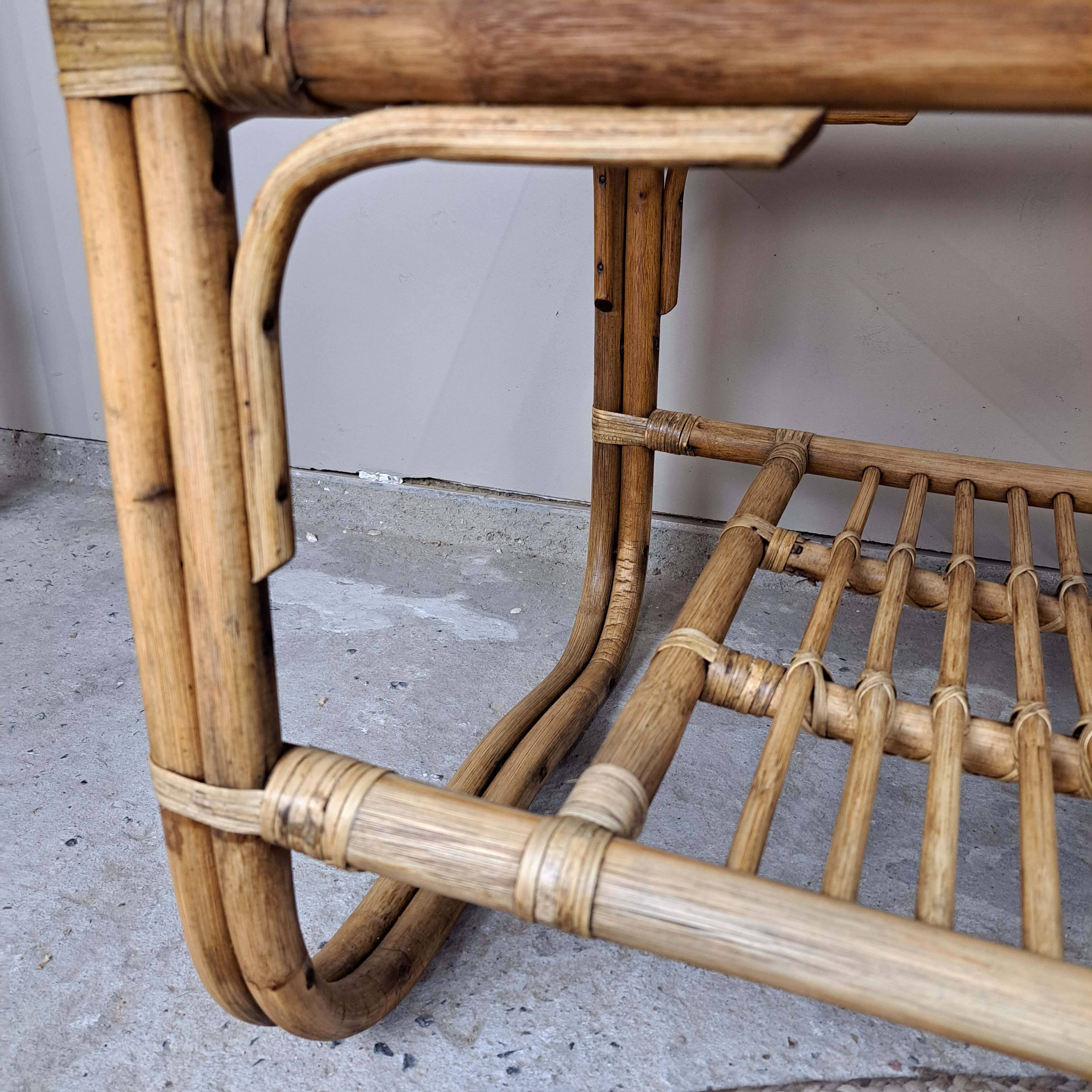 Table basse en rotin