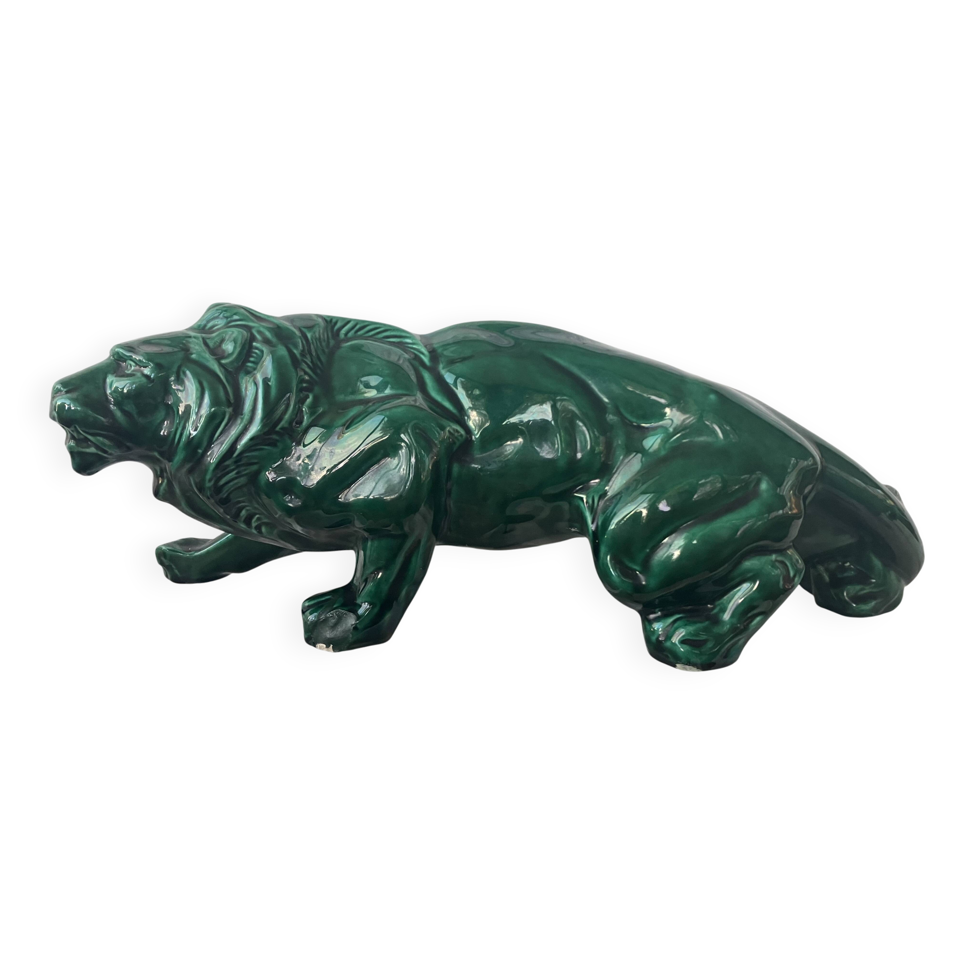 Sculpture of a lion on the lookout in St-Clément