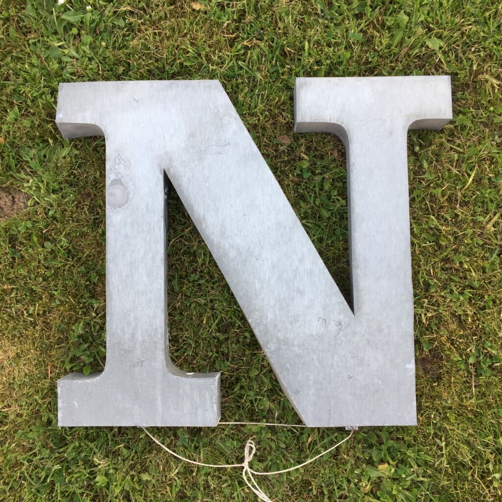 Ten letters sign in zinc material